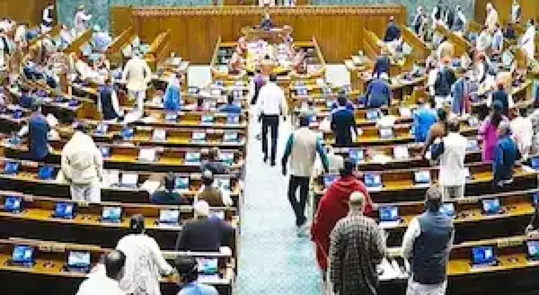 लोकसभा में 'हरदीप पुरी इस्तीफा दो' के नारे लगे