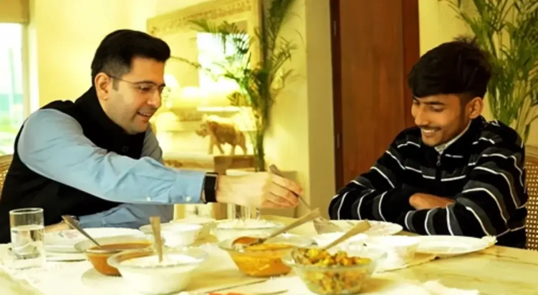 AAP सांसद राघव चड्ढा ने डिलीवरी बॉय को घर बुलाया